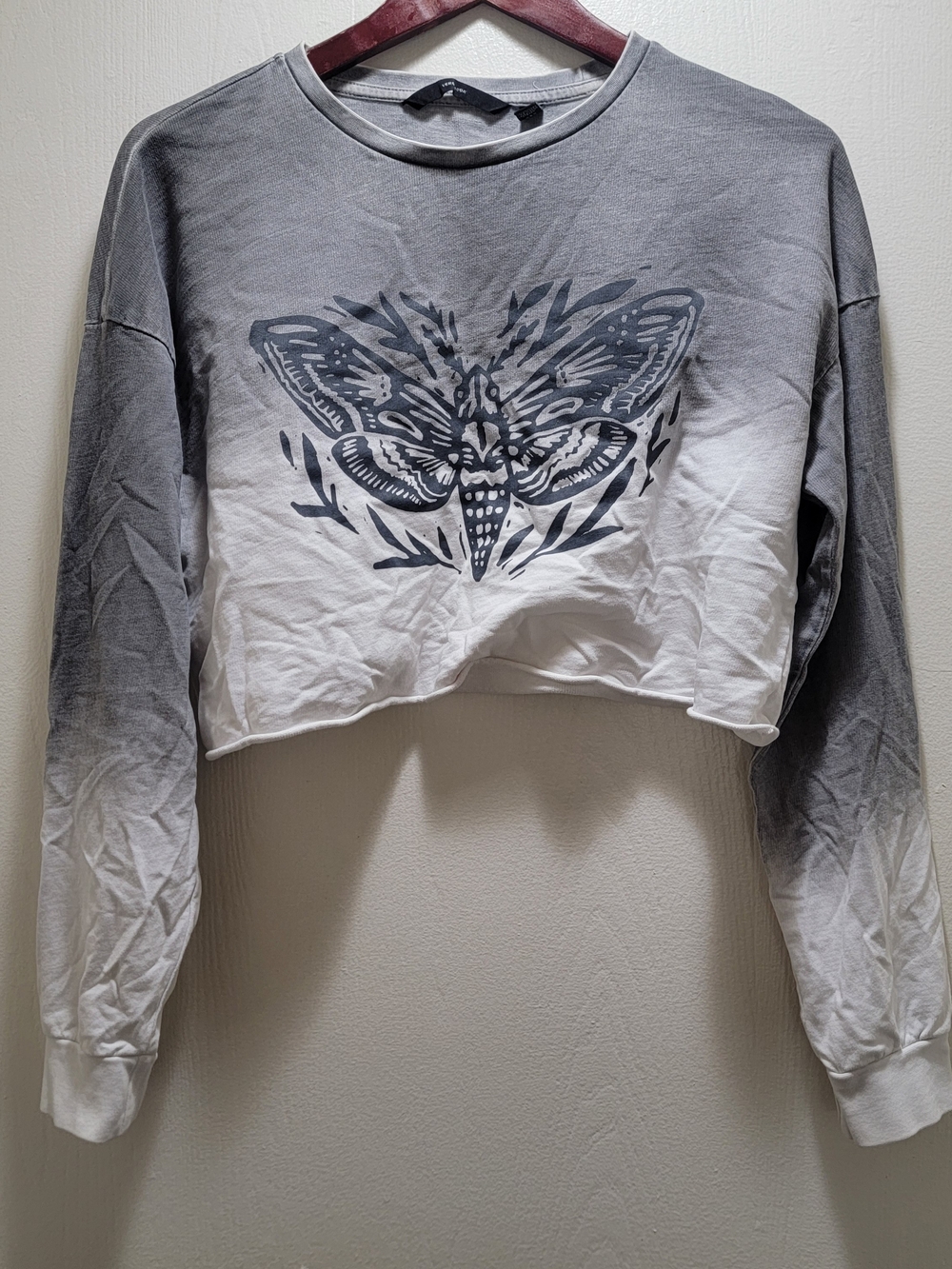 Vero Moda Gray and White Ombre Cropped Sweatshirt with Moth Graphic